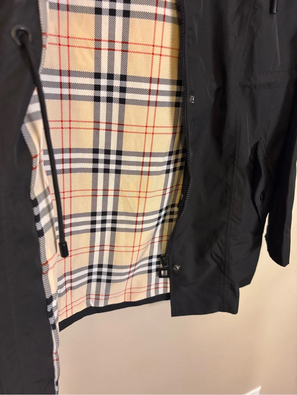 Black Hooded Cinch Waist Trench Rain Coat with Tan Plaid Lining Women’s Small